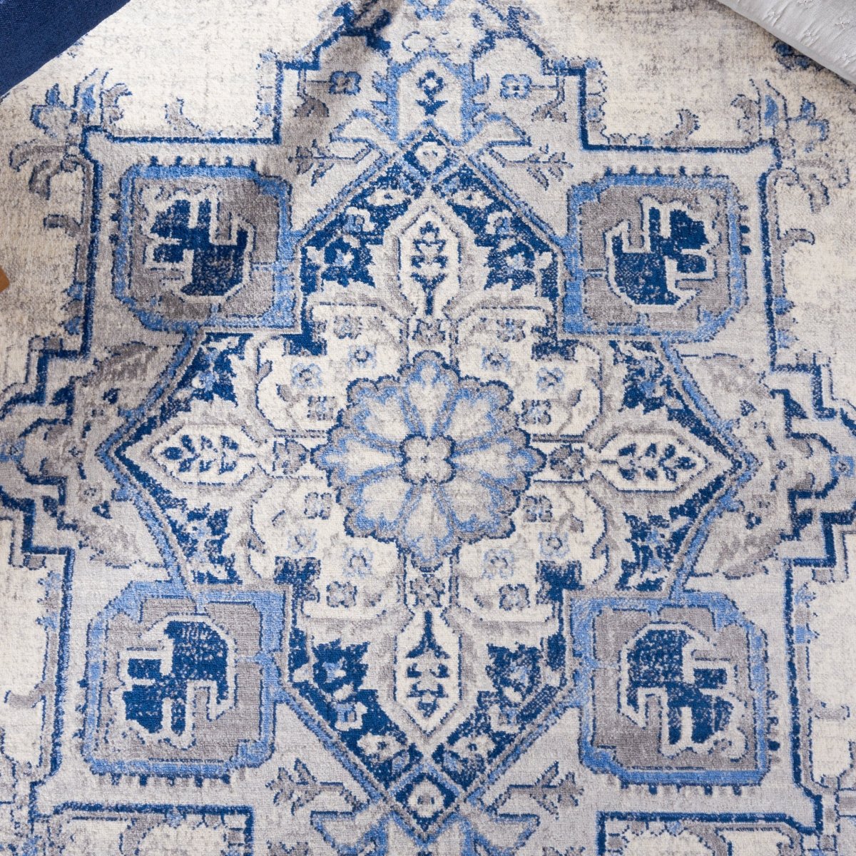 Safavieh Brentwood Bnt861M Blue/Light Grey Rug.