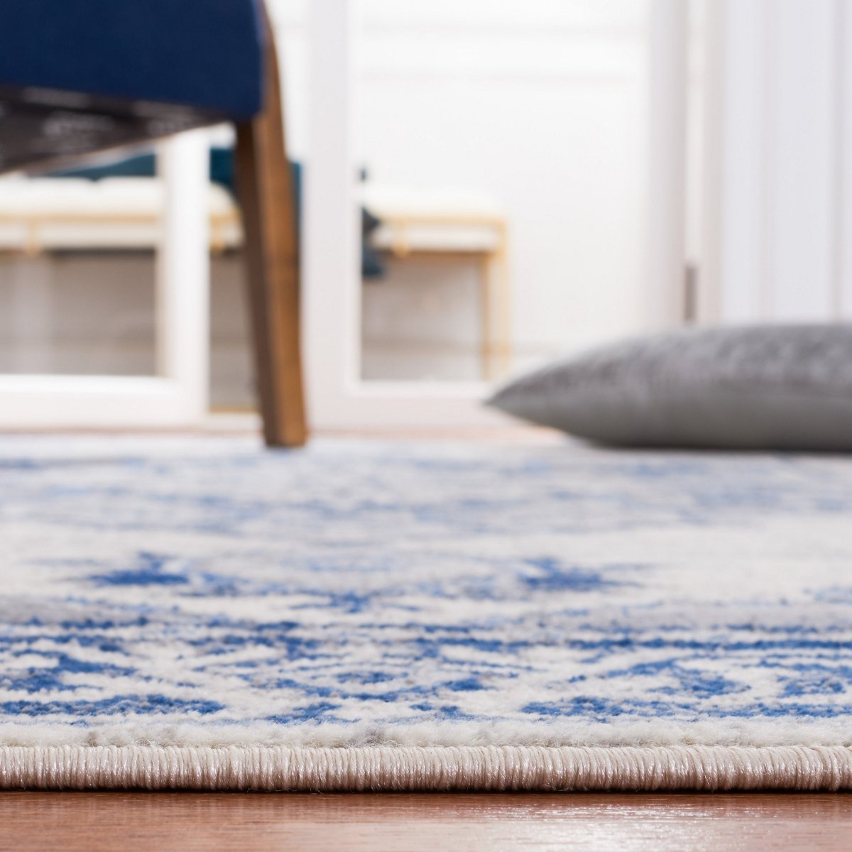 Safavieh Brentwood Bnt861M Blue/Light Grey Rug.