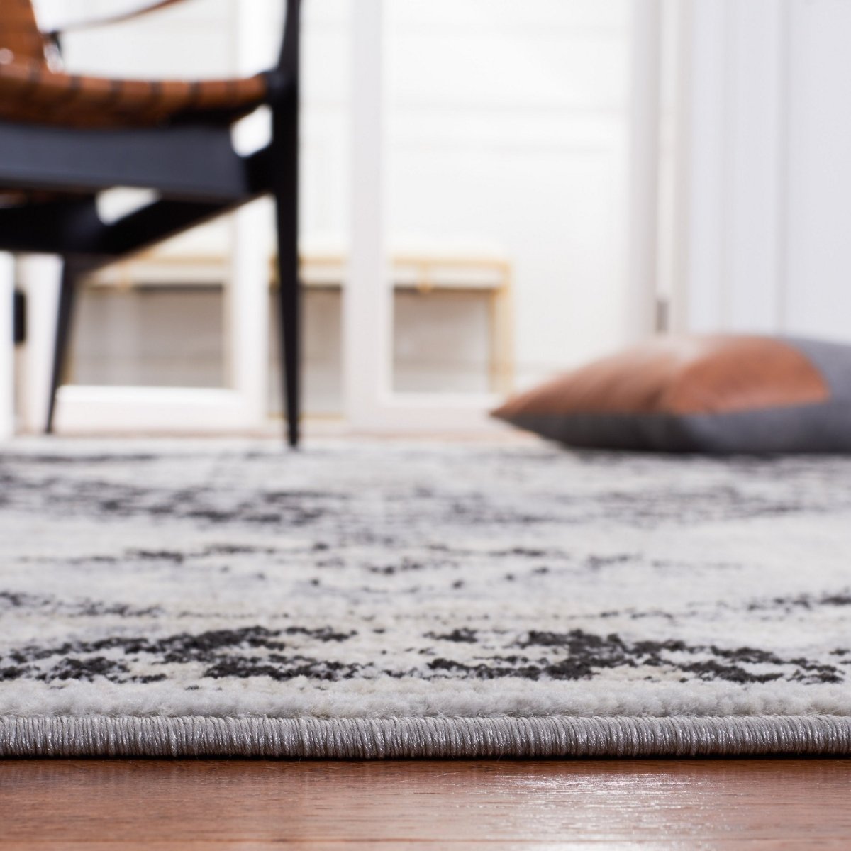 Safavieh Brentwood Bnt871Z Black/Ivory Rug.