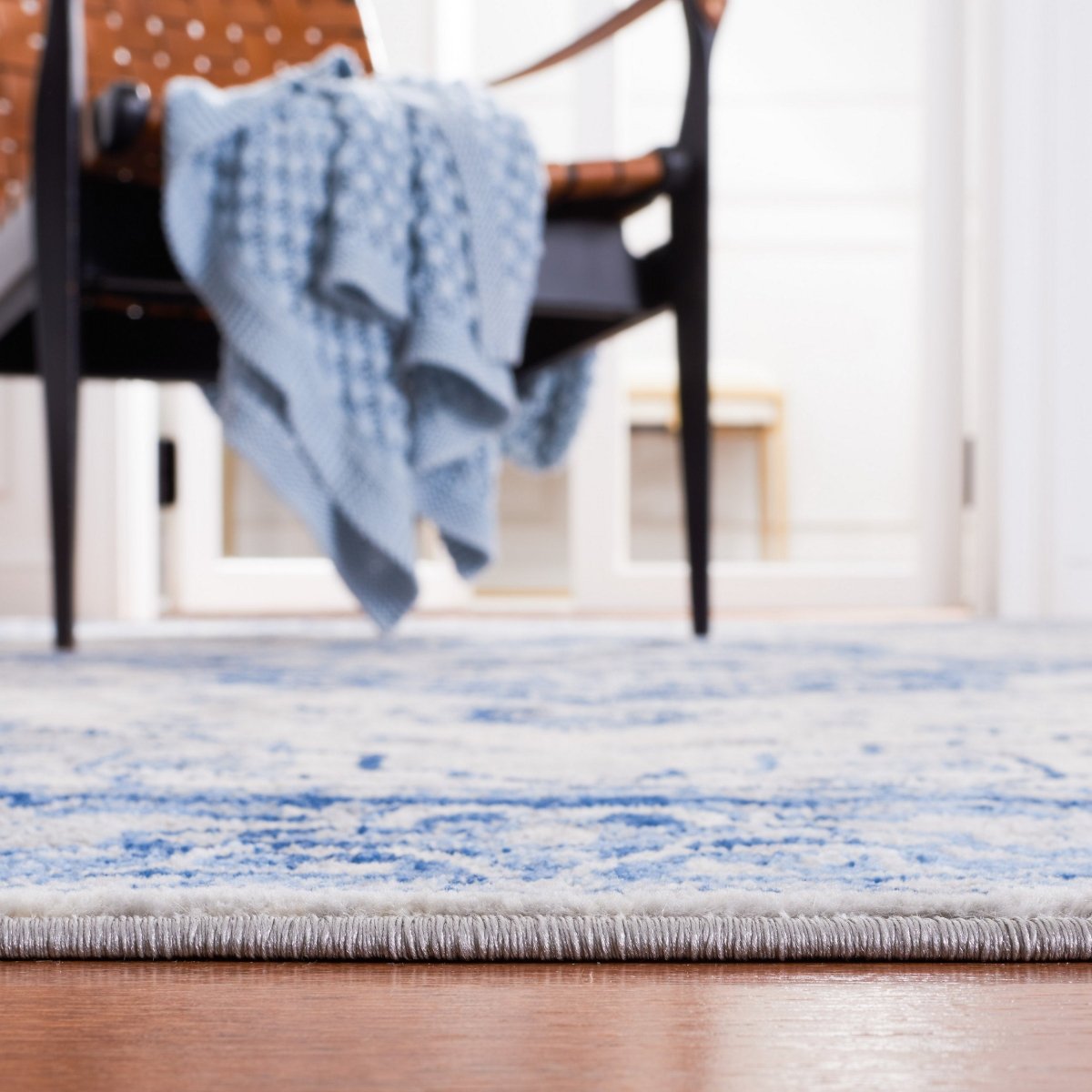 Safavieh Brentwood Bnt888M Blue/Ivory Rug.