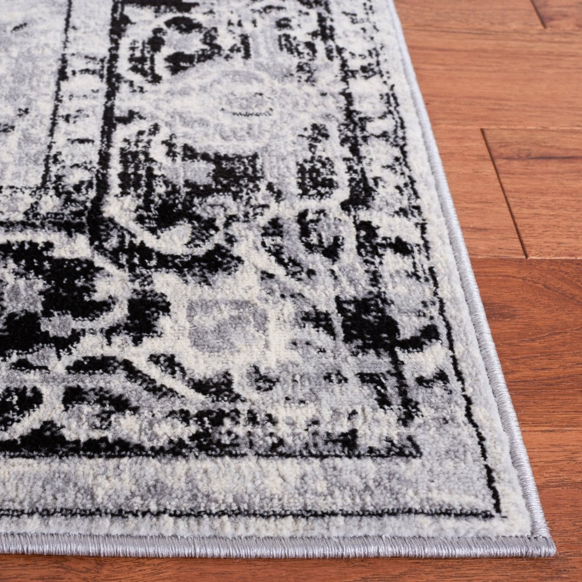 Safavieh Brentwood Bnt888Z Black/Ivory Rug.