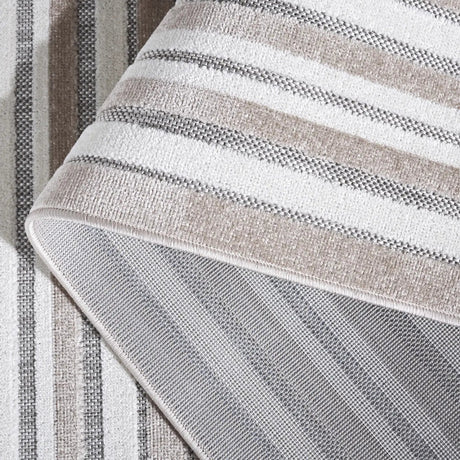 Safavieh Cabana 4'-5" x 6'-5" Rug in Beige / Ivory
