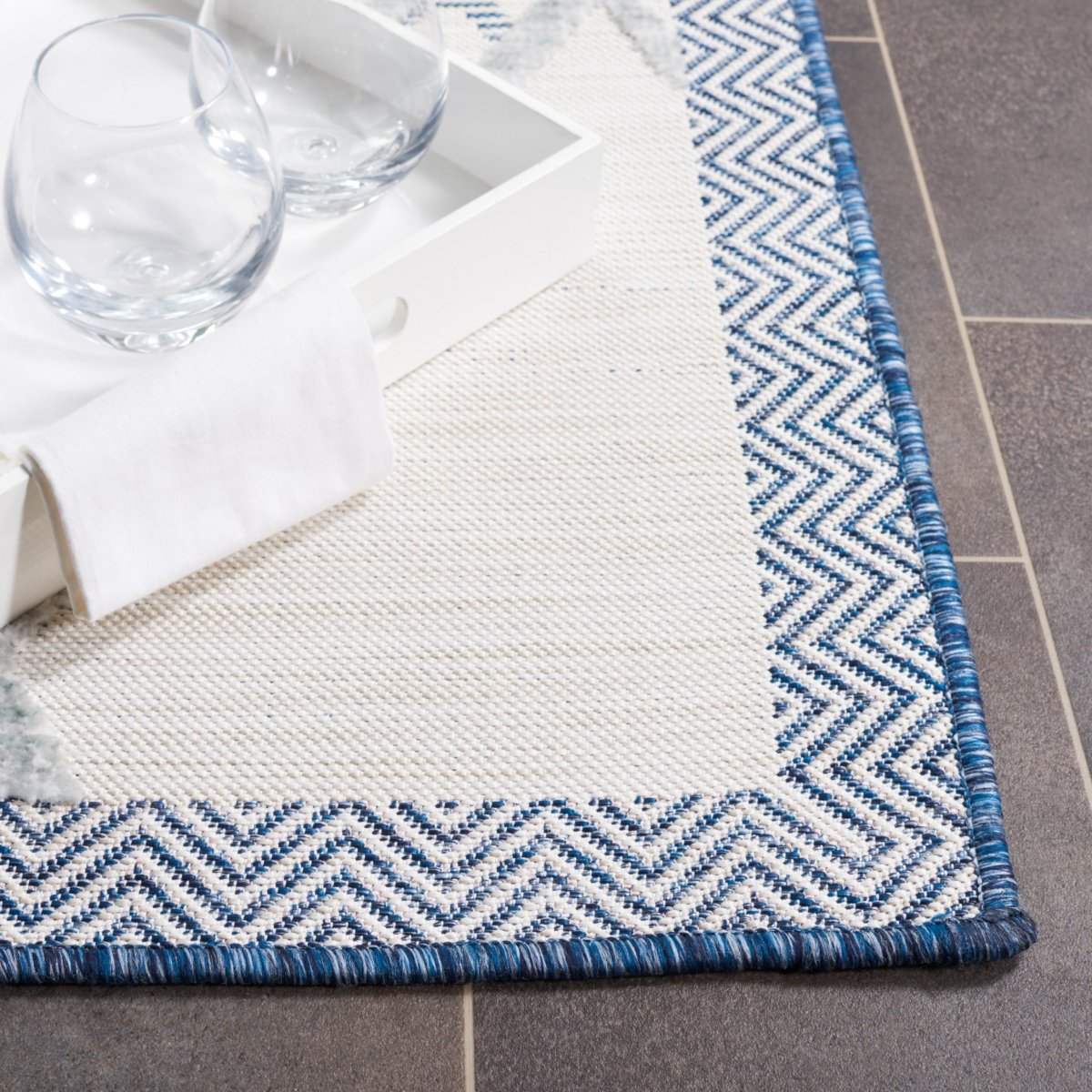 Safavieh Cabana Cbn416N Ivory/Navy Rug.