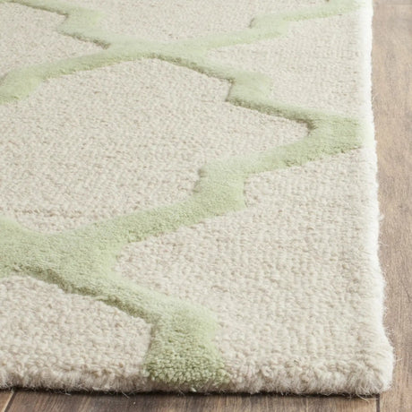 Safavieh Cambridge 6'-0" x 9'-0" Rug in Ivory / Light Green