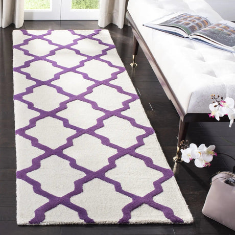 Safavieh Cambridge 2'-6" x 8'-0" Rug in Ivory / Purple
