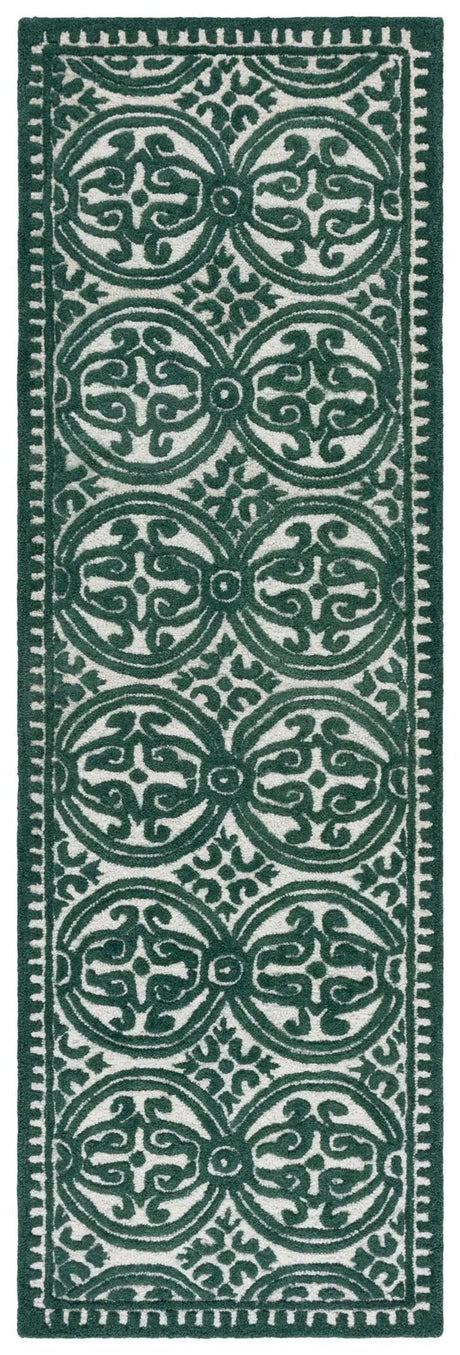 Safavieh Cambridge 2'-6" x 8'-0" Rug in Ivory / Green