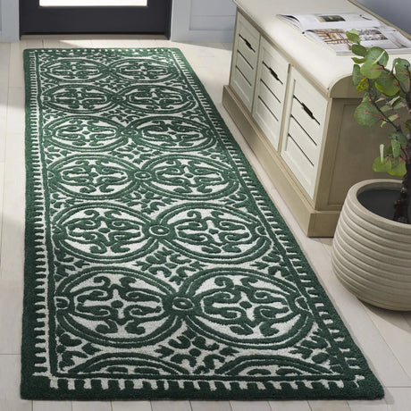 Safavieh Cambridge 2'-6" x 8'-0" Rug in Ivory / Green