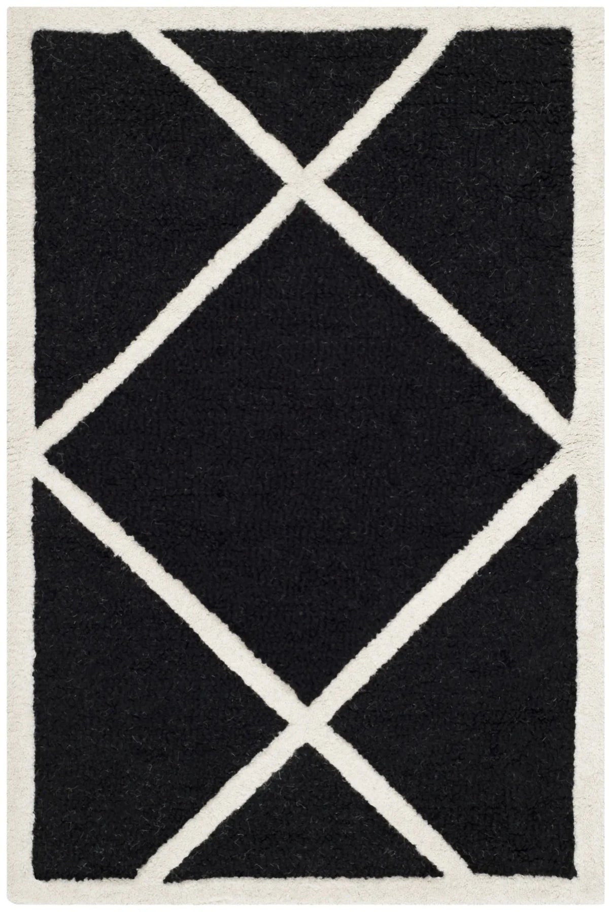 Safavieh Cambridge 2'-0" x 3'-0" Rug in Black / Ivory