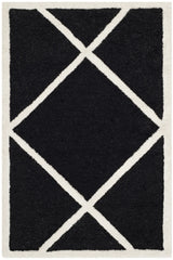 Safavieh Cambridge 2'-0" x 3'-0" Rug in Black / Ivory