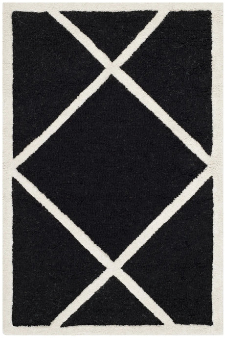 Safavieh Cambridge 2'-0" x 3'-0" Rug in Black / Ivory