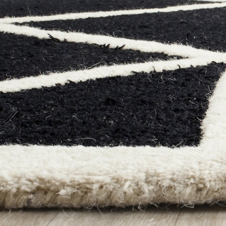 Safavieh Cambridge 8'-0" x 10'-0" Rug in Black / Ivory