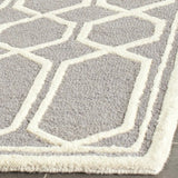 Safavieh Cambridge 2'-6" x 8'-0" Rug in Silver / Ivory