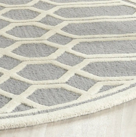Safavieh Cambridge 6'-0" x 6'-0" Rug in Silver / Ivory