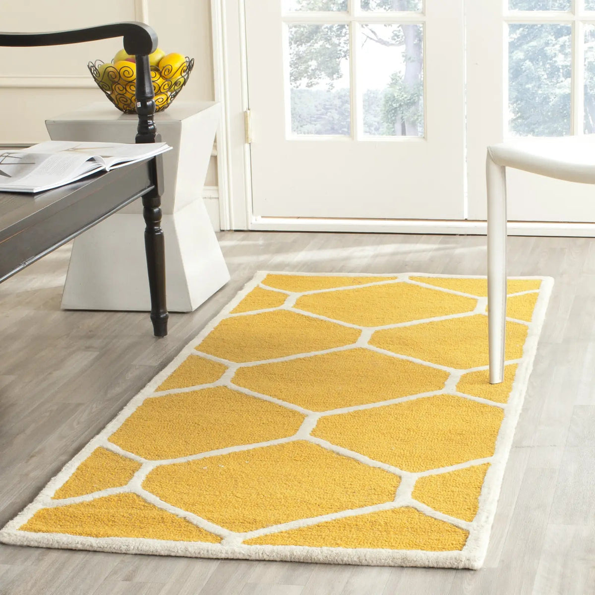 Safavieh Cambridge 2'-6" x 6'-0" Rug in Gold / Ivory