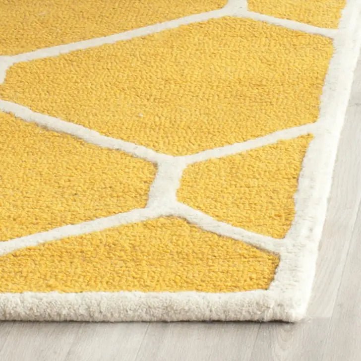 Safavieh Cambridge 2'-6" x 6'-0" Rug in Gold / Ivory