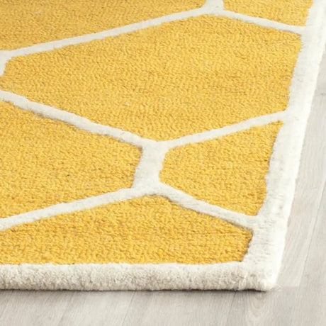 Safavieh Cambridge 2'-6" x 6'-0" Rug in Gold / Ivory