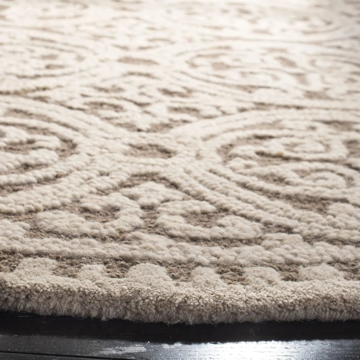 Safavieh Cambridge 6'-0" x 6'-0" Rug in Tan / Multi