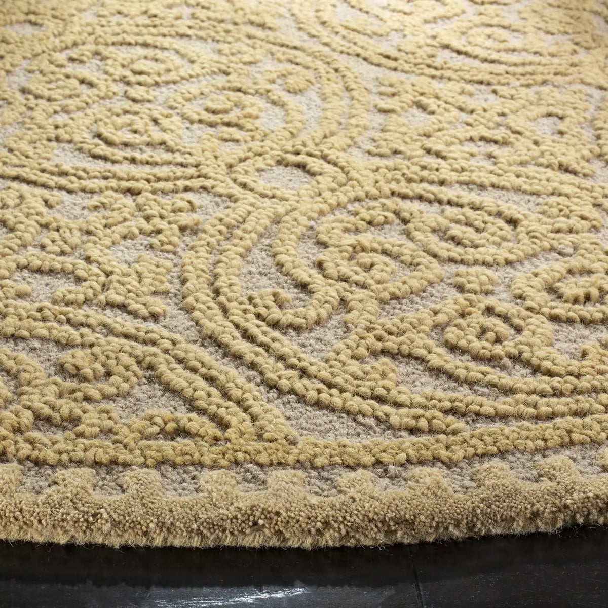 Safavieh Cambridge 6'-0" x 6'-0" Rug in Light Gold / Dark Gold