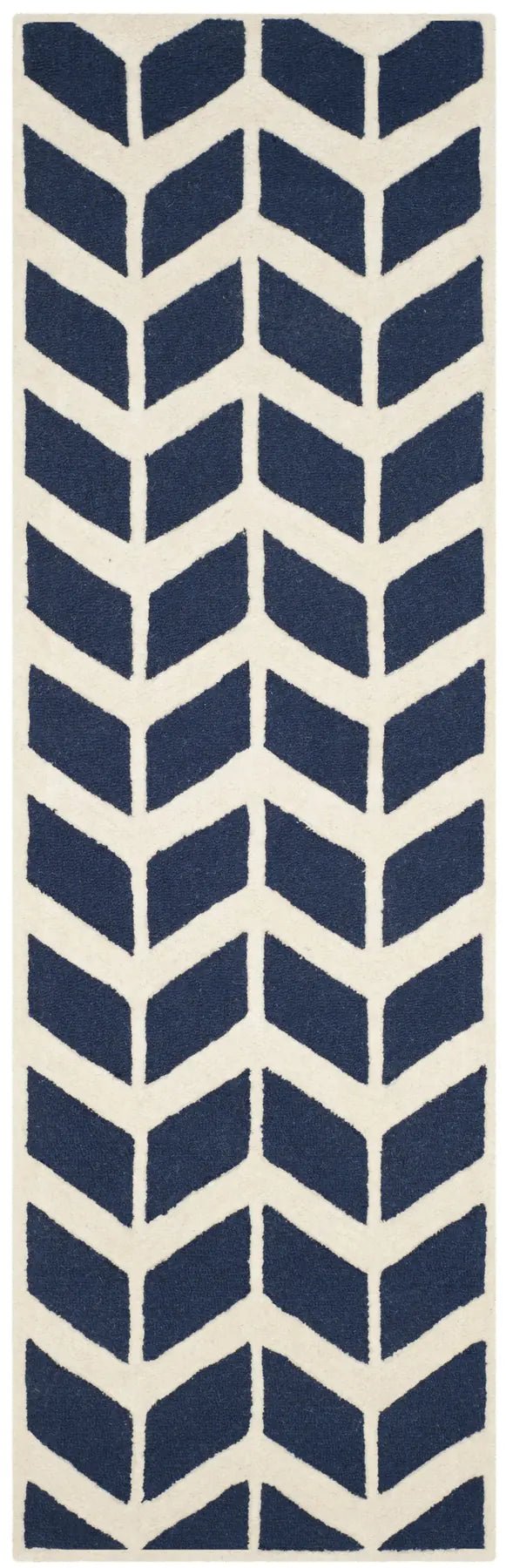 Safavieh Cambridge 2'-6" x 8'-0" Rug in Navy / Ivory