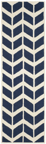 Safavieh Cambridge 2'-6" x 8'-0" Rug in Navy / Ivory
