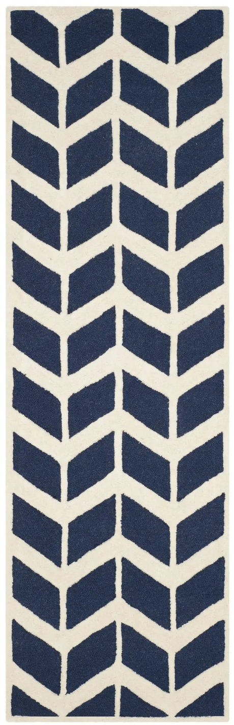 Safavieh Cambridge 2'-6" x 8'-0" Rug in Navy / Ivory