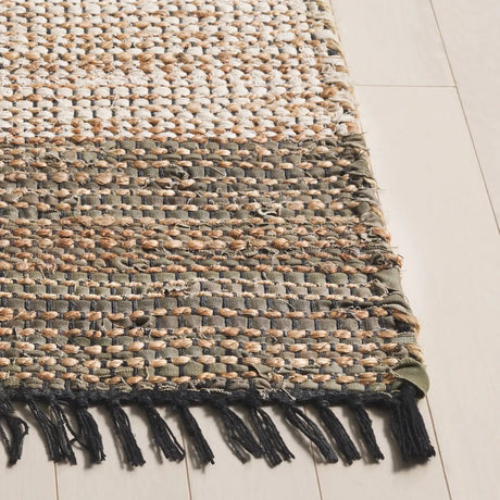 Safavieh Cape Cod 4'-0" x 6'-0" Rug in Green / Beige
