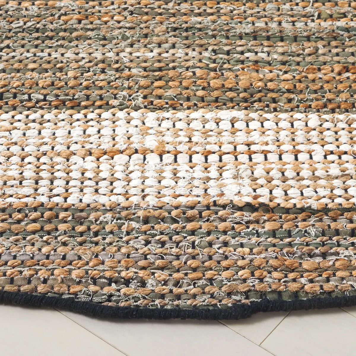 Safavieh Cape Cod 6'-0" x 6'-0" Rug in Green / Beige