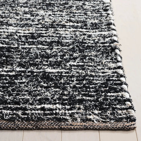 Safavieh Cape Cod 4'-0" x 6'-0" Rug in Ivory / Black
