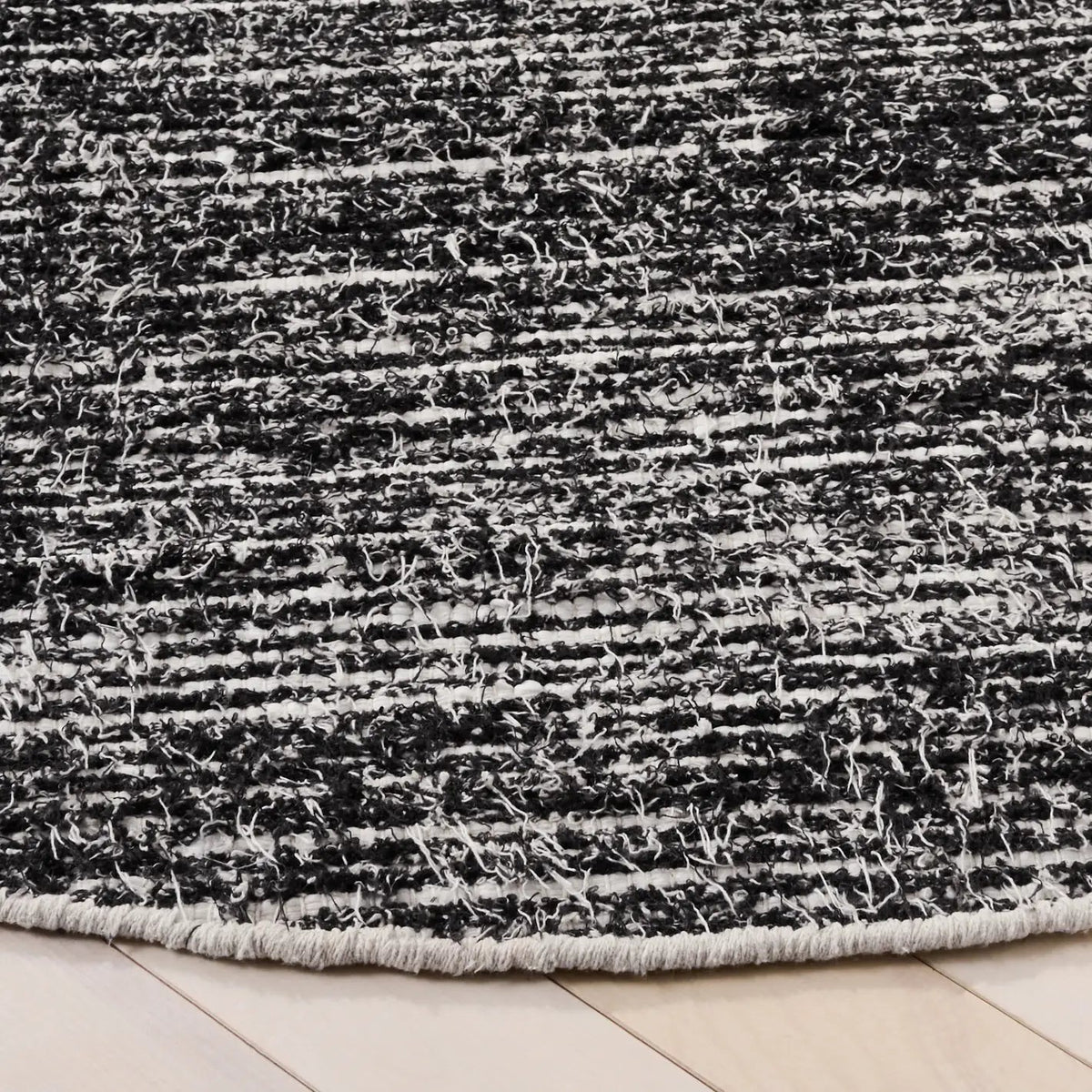 Safavieh Cape Cod 6'-0" x 6'-0" Rug in Ivory / Black