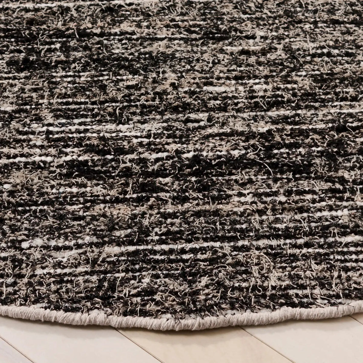 Safavieh Cape Cod 6'-0" x 6'-0" Rug in Beige / Black