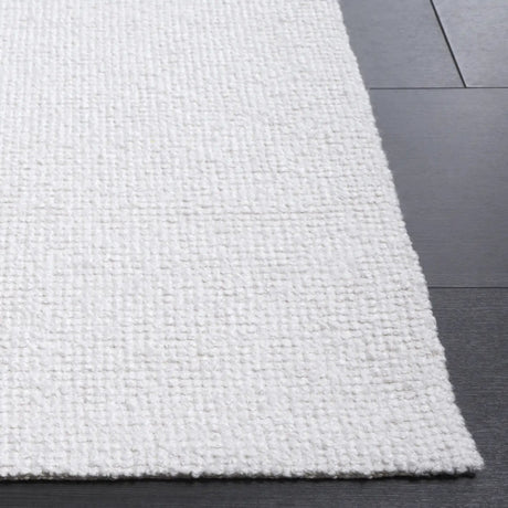 Safavieh Carmine 4'-0" x 6'-0" Rug in Ivory
