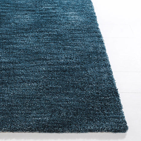 Safavieh Carmine 4'-0" x 6'-0" Rug in Teal