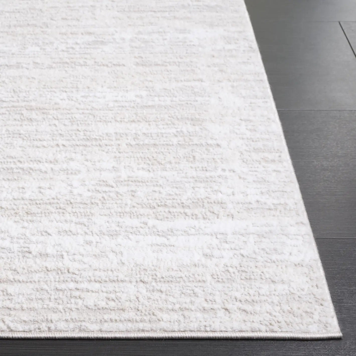 Safavieh Carter 4'-0" x 6'-0" Rug in Ivory / Taupe