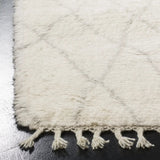Safavieh Casablanca 5'-0" x 8'-0" Rug in Ivory / Grey