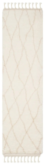 Safavieh Casablanca 2'-3" x 8'-0" Rug in Ivory / Beige