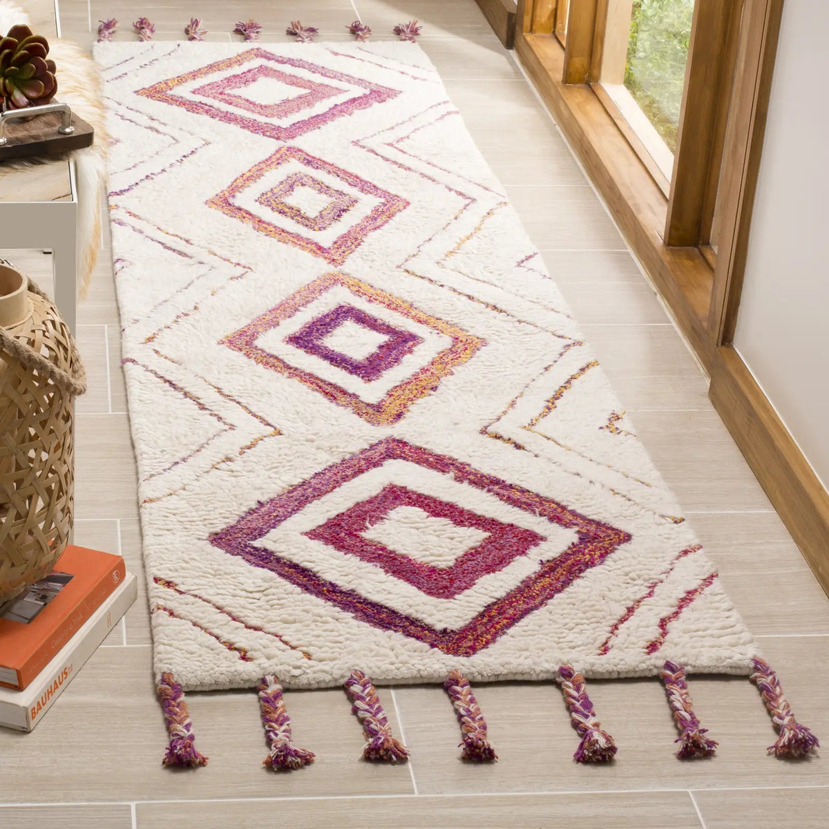 Safavieh Casablanca 2'-3" x 8'-0" Rug in Ivory / Multi
