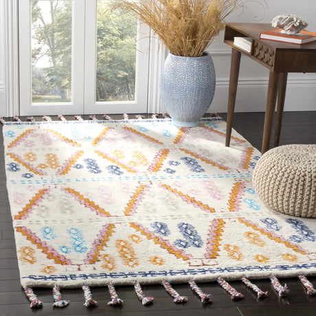 Safavieh Casablanca 5'-0" x 8'-0" Rug in Ivory / Multi