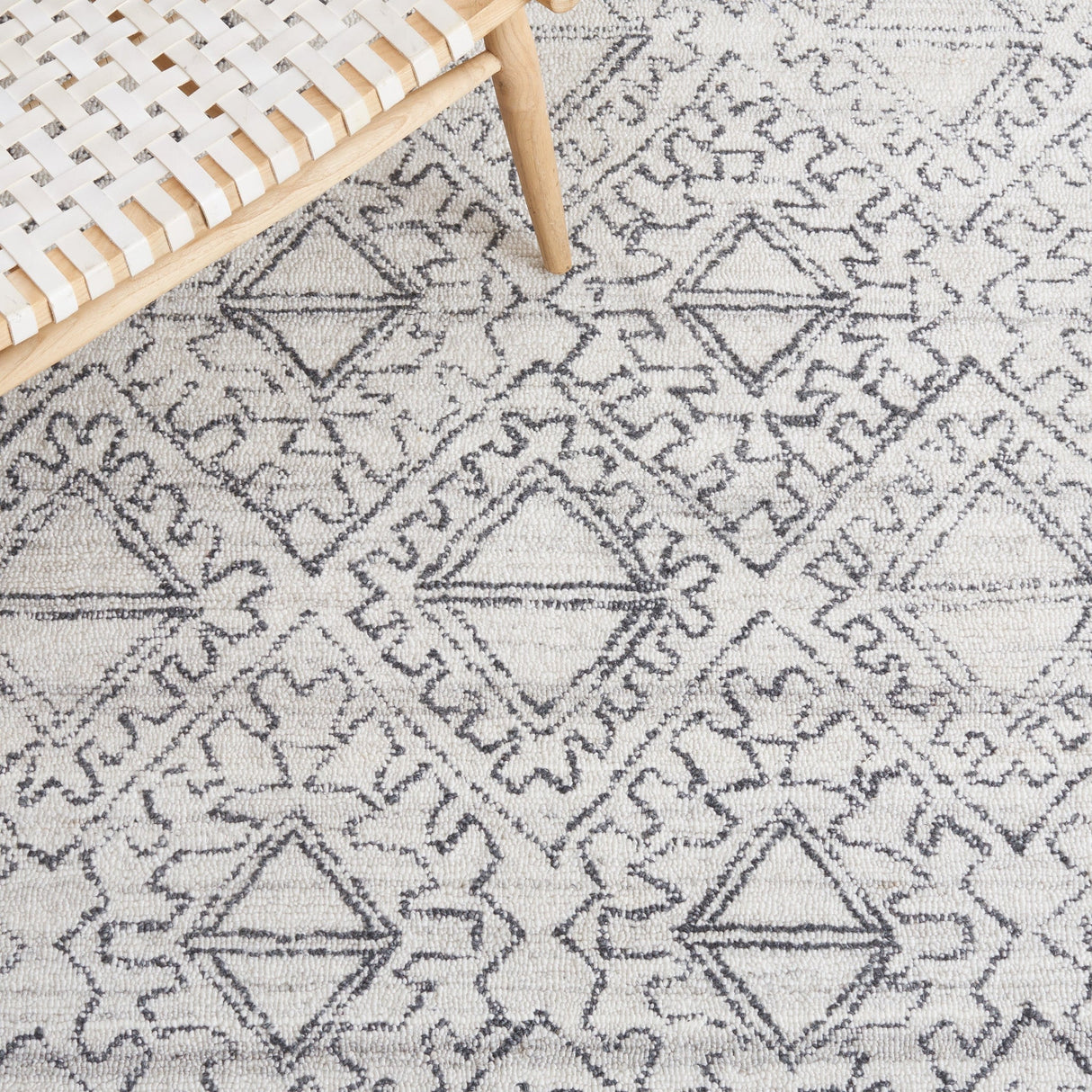 Safavieh Casablanca Csb241Z Ivory/Black Rug - Safavieh - csb241z - 28