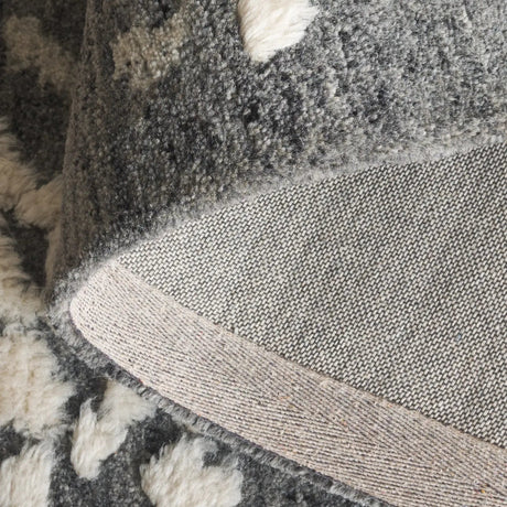 Safavieh Casablanca 4'-0" x 6'-0" Rug in Dark Grey / Ivory