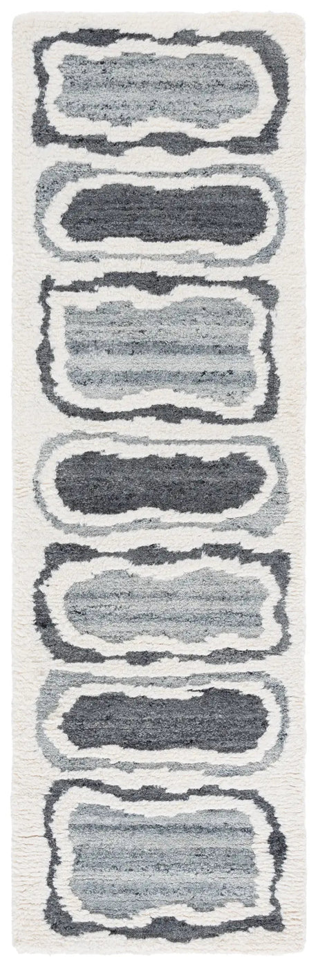 Safavieh Casablanca 2'-3" x 8'-0" Rug in Grey / Ivory