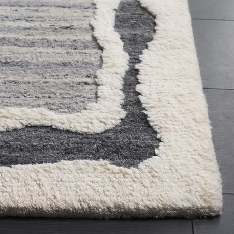 Safavieh Casablanca 4'-0" x 6'-0" Rug in Grey / Ivory