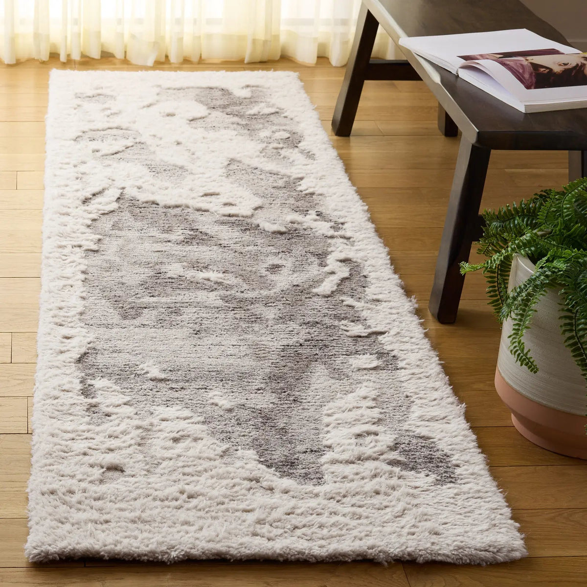 Safavieh Casablanca 2'-3" x 8'-0" Rug in Ivory / Taupe