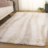 Safavieh Casablanca 4'-0" x 6'-0" Rug in Ivory / Beige