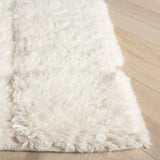 Safavieh Casablanca 4'-0" x 6'-0" Rug in Ivory