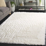 Safavieh Casablanca 4'-0" x 6'-0" Rug in Ivory