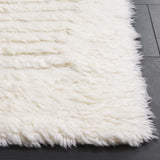 Safavieh Casablanca 4'-0" x 6'-0" Rug in Ivory