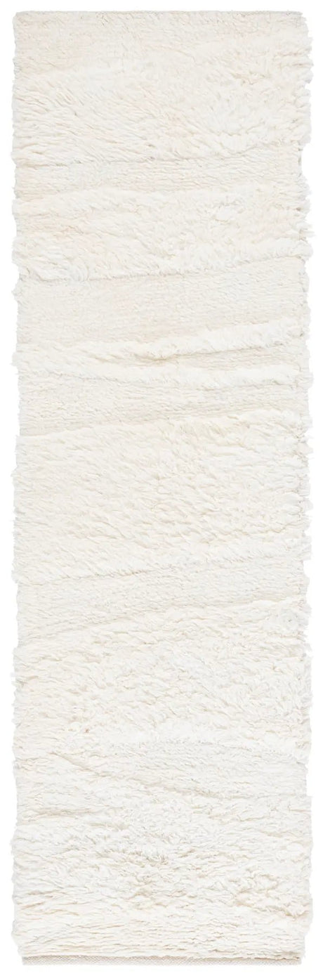 Safavieh Casablanca 2'-3" x 8'-0" Rug in Ivory