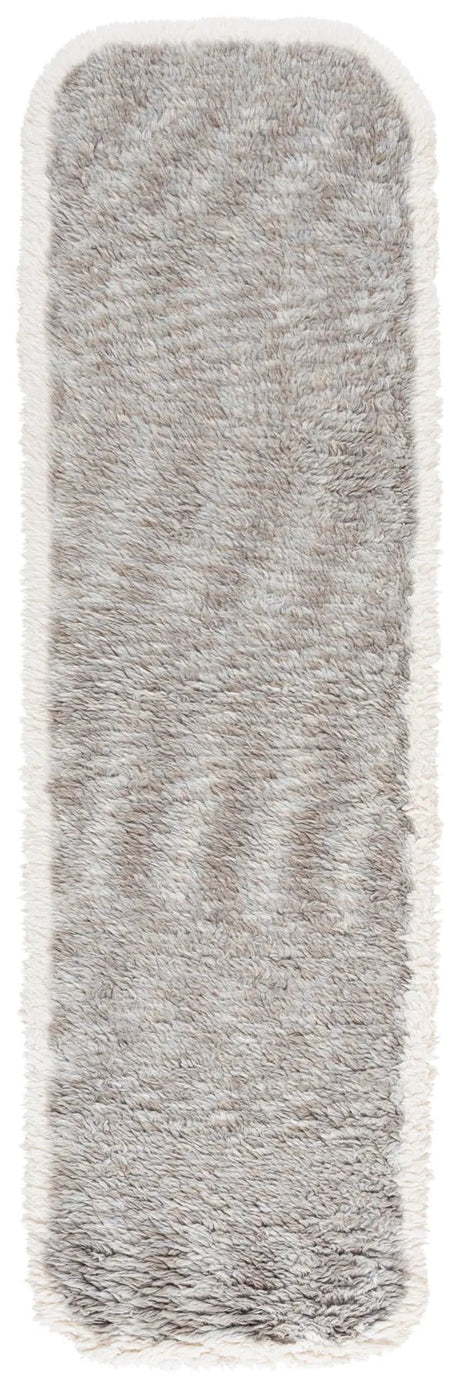Safavieh Casablanca 2'-3" x 8'-0" Rug in Grey / Ivory