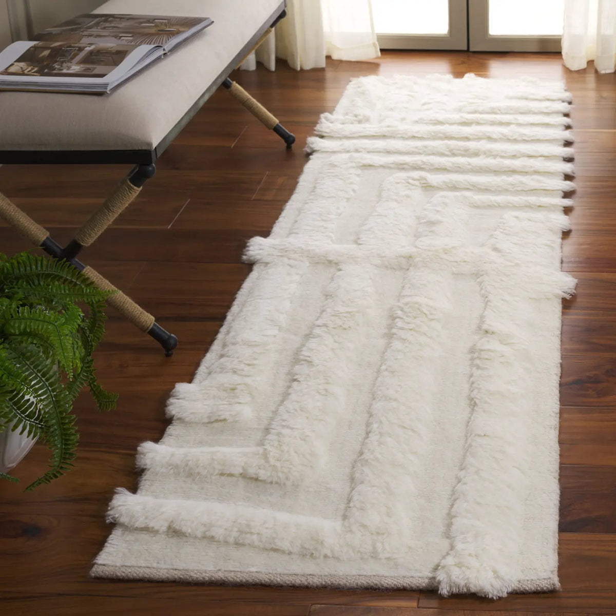 Safavieh Casablanca 2'-3" x 8'-0" Rug in Ivory