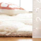 Safavieh Casablanca 4'-0" x 6'-0" Rug in Ivory